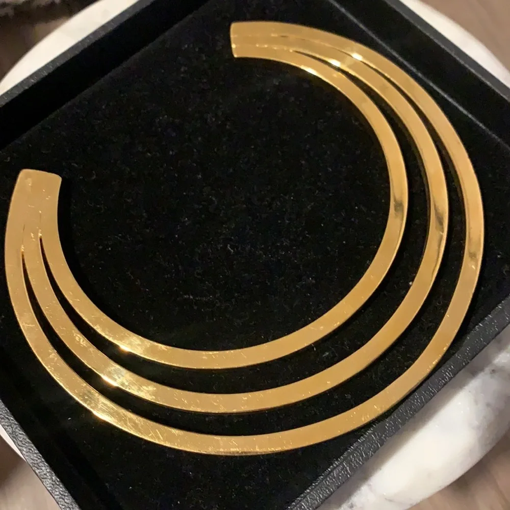 Gold Cutout Collar Necklace - Picture 7 of 8